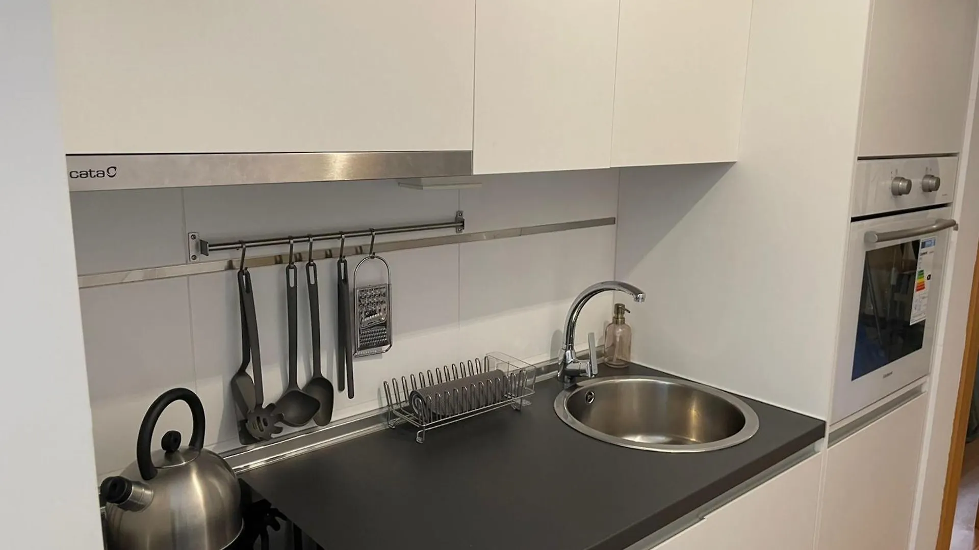 Charming 1 Bedroom Suite In Malaga-Hosted By Sweetstay 0*,  Espanha